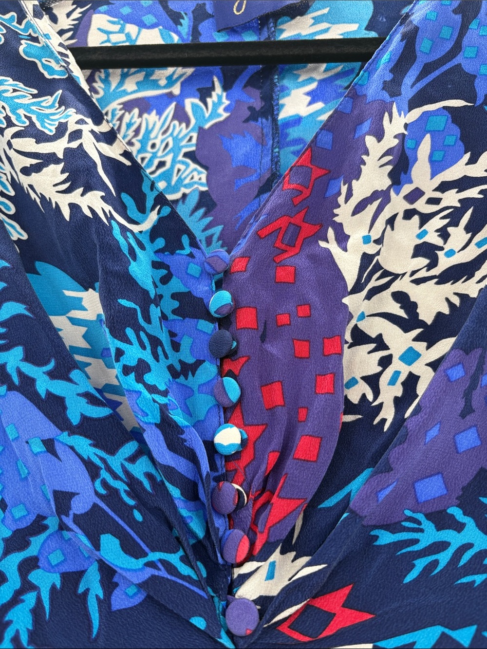 Yumi Kim Blue Multi Twist-Front Printed Top - Picture 3 of 7